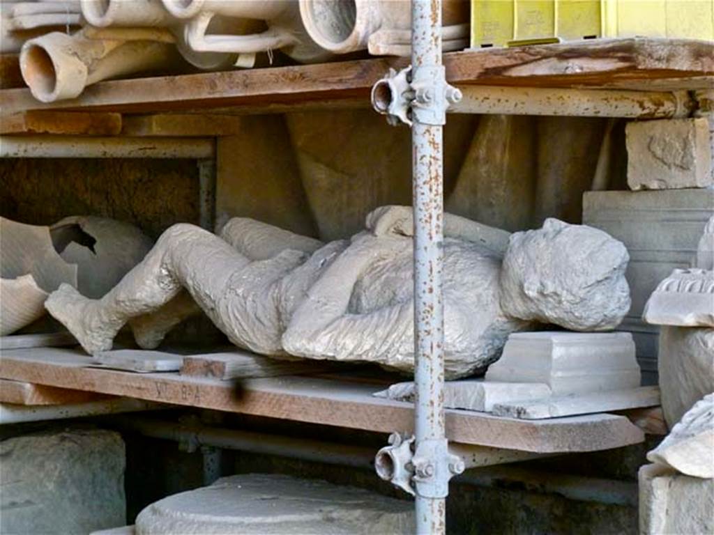 VII.7.29 Pompeii. May 2011. Plaster Cast Of Body. Photo Courtesy Of ...